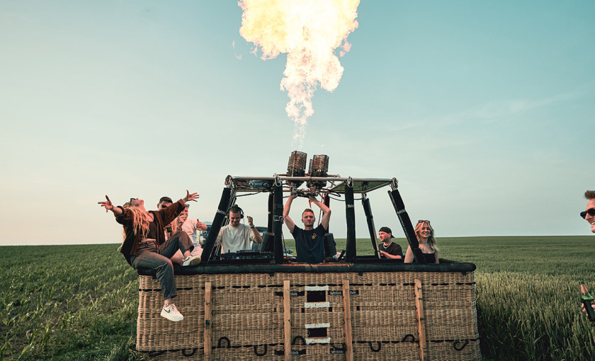 DJ im Ballon - Party auf 1000 Metern (9 Personen) Bild 4