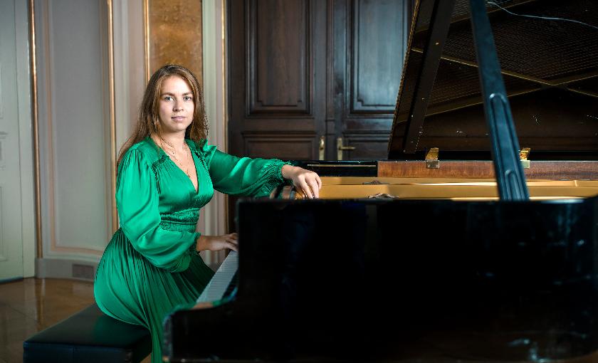 Anna Pismak spielt Bild 1