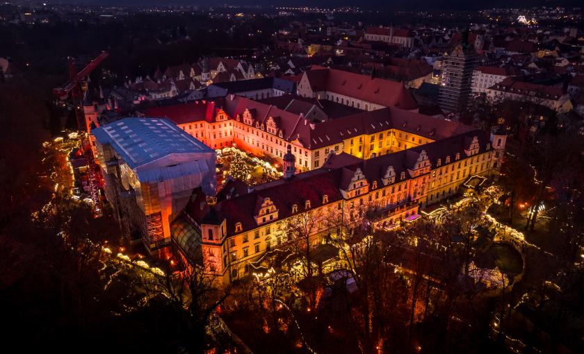 Romantischer Weihnachtsmarkt auf Schloss Thurn und Taxis zu Regensburg Bild 2