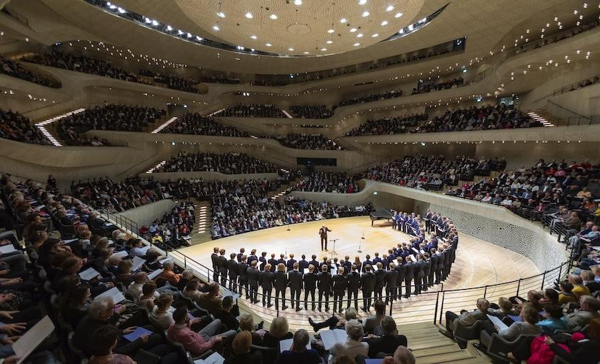 Mireille Mathieu in der Elbphilharmonie & Hafengeburtstag Bild 1